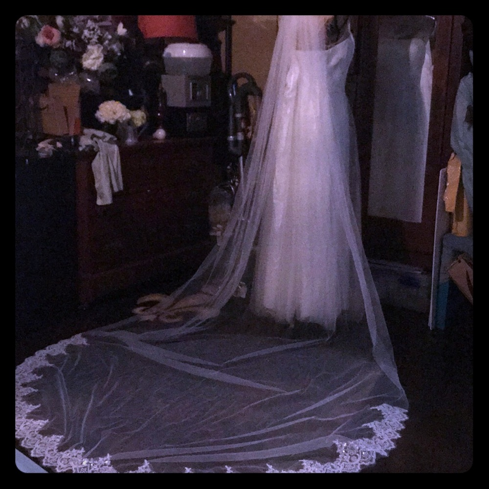 New elegant 1T cathedral veil sequins & lace edges